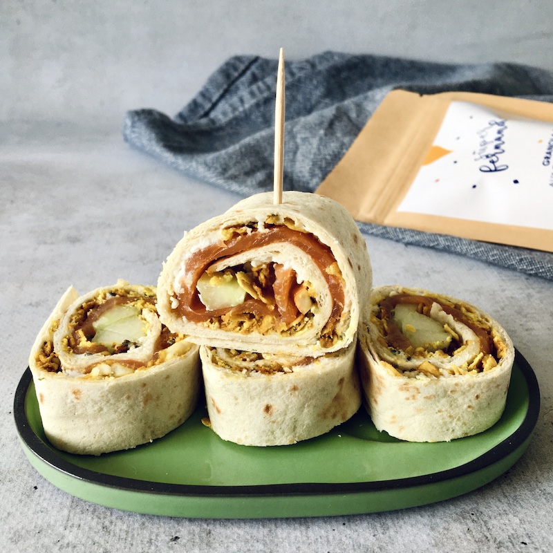 wrap ricotta saumon fumé concombre et granola cumin/cajou/curcuma