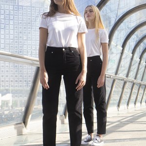 LE PANTALON MOM NOIR PROFOND