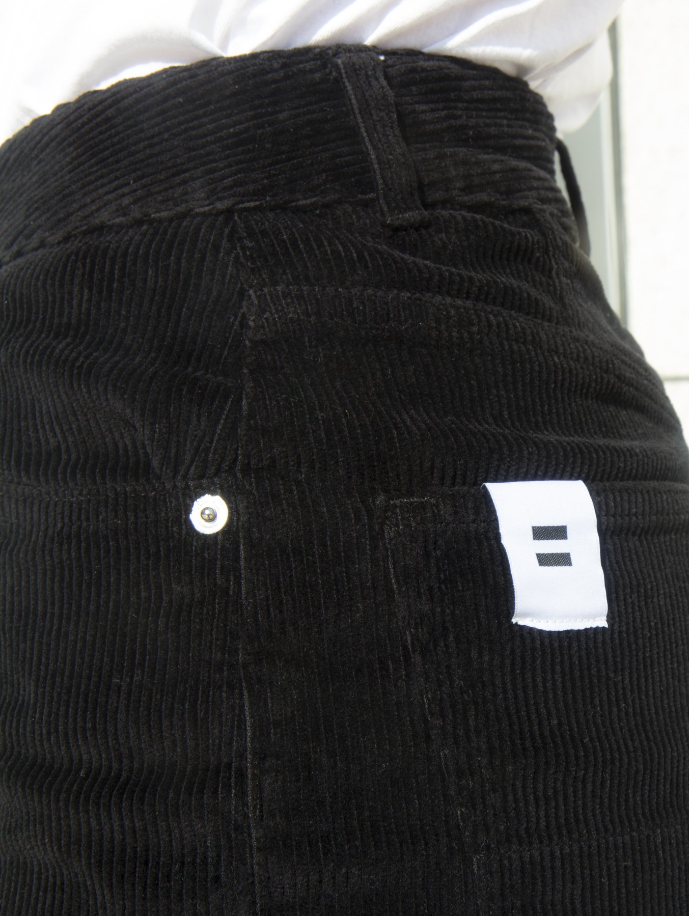 LE PANTALON MOM NOIR PROFOND 4