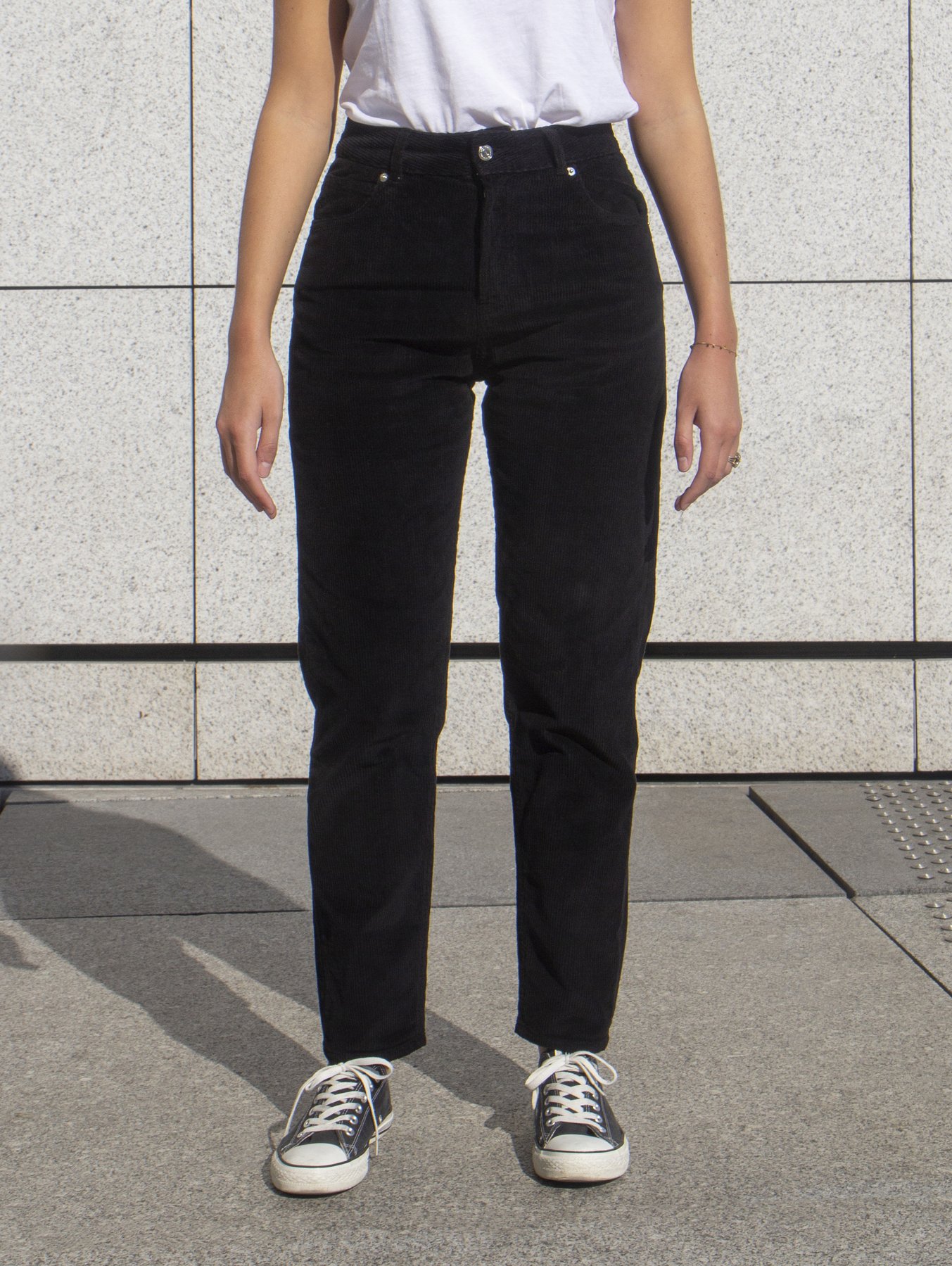 LE PANTALON MOM NOIR PROFOND 2