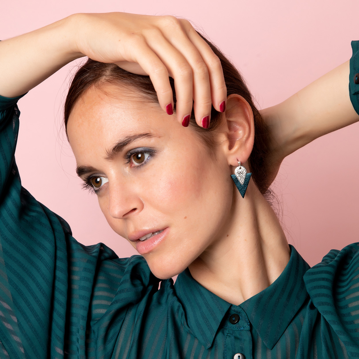 Boucle d'oreille TRIANGLE bleu pétrole 2