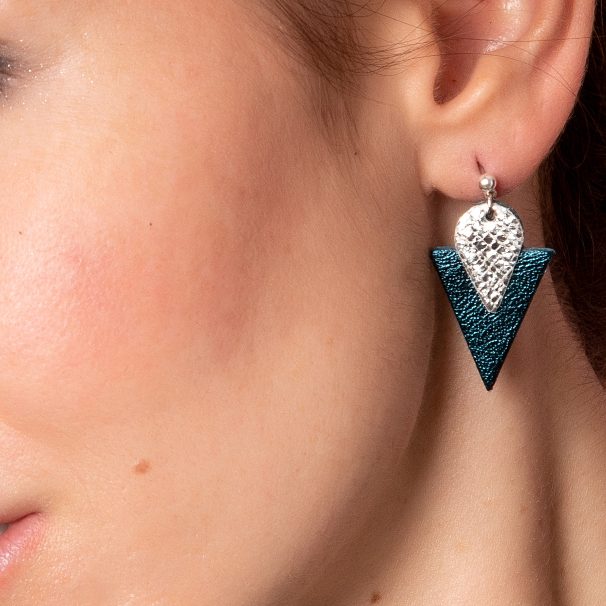 Boucle d'oreille TRIANGLE bleu pétrole 3