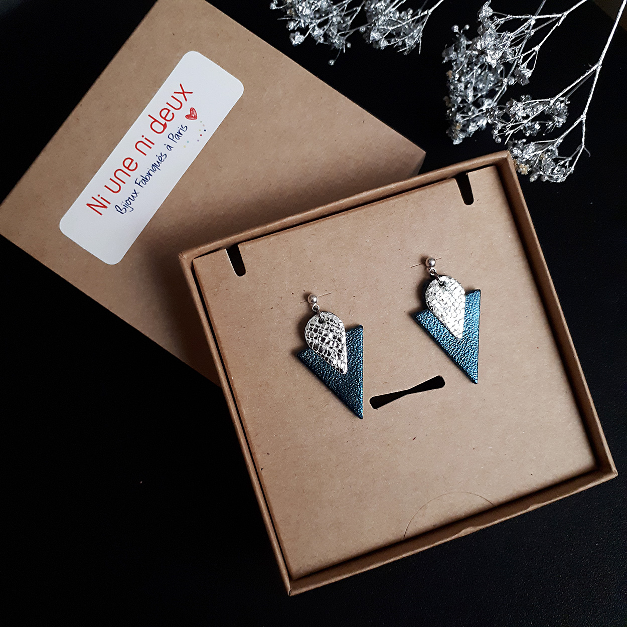 Boucle d'oreille TRIANGLE rouge 2