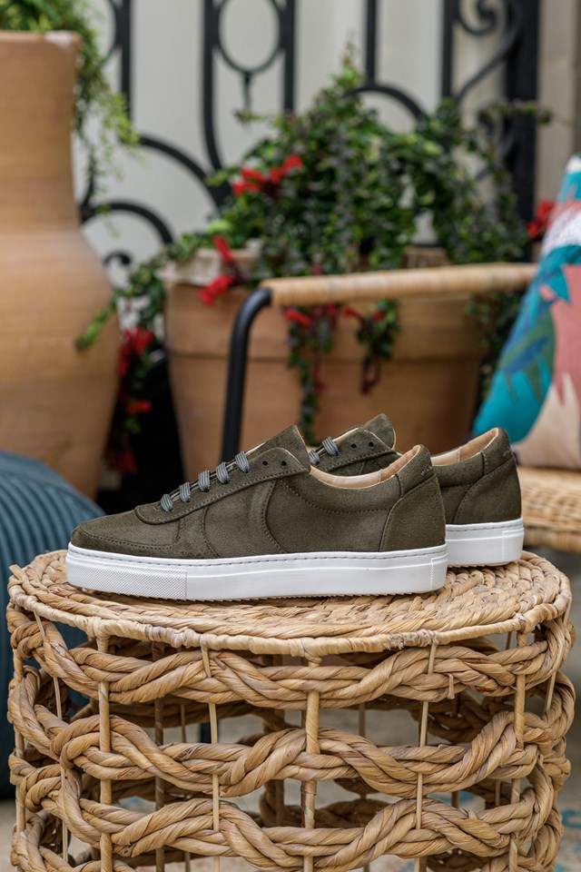 baskets unisexes Montalcino kaki 100% recyclées, végétales et naturelles de profil