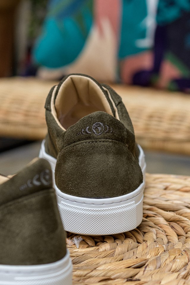 baskets unisexes Montalcino kaki 100% recyclées, végétales et naturelles de dos