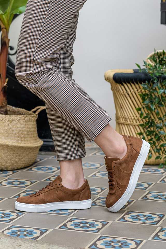 baskets unisexes Montalcino noisette 100% recyclées, végétales et naturelles portées de profil