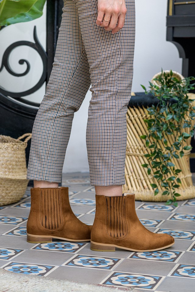 bottines plates Firenze noisette 100% recyclées, végétales et naturelles portées de profil