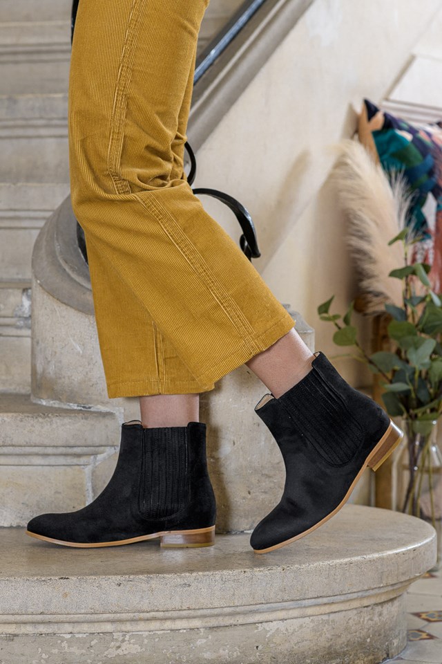 bottines plates Firenze noir 100% recyclées, végétales et naturelles portées de profil