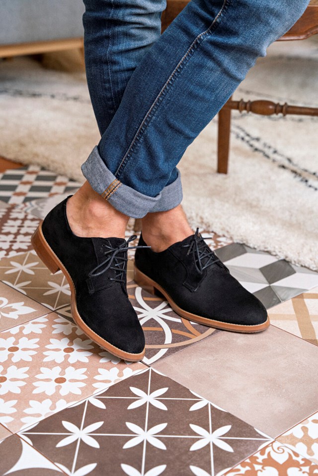 derbies Macadam noir doux 100% recyclées, végétales et naturelles portées de face