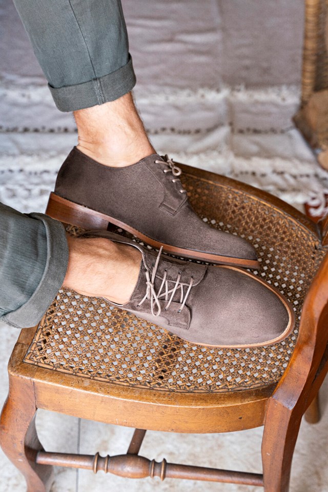 derbies Macadam taupe 100% recyclées, végétales et naturelles portées de face