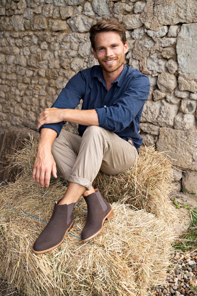 chelsea boots Taïga chocolat 100% recyclées, végétales et naturelles portées de profil