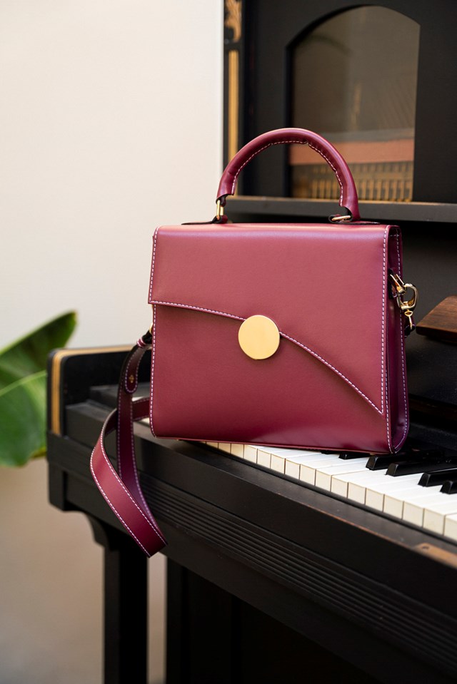 sac bandoulière Mazurka bordeaux 100% recyclé, végétal et naturel de face