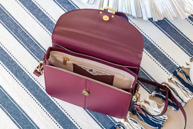 sac bandoulière Stellan rouge baiser 100% recyclé, végétal et naturel intérieur
