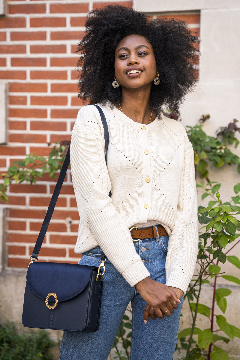 sac bandoulière Stellan bleu minuit 100% recyclé, végétal et naturel porté profil