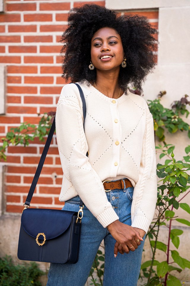 sac bandoulière Stellan bleu minuit 100% recyclé, végétal et naturel porté profil