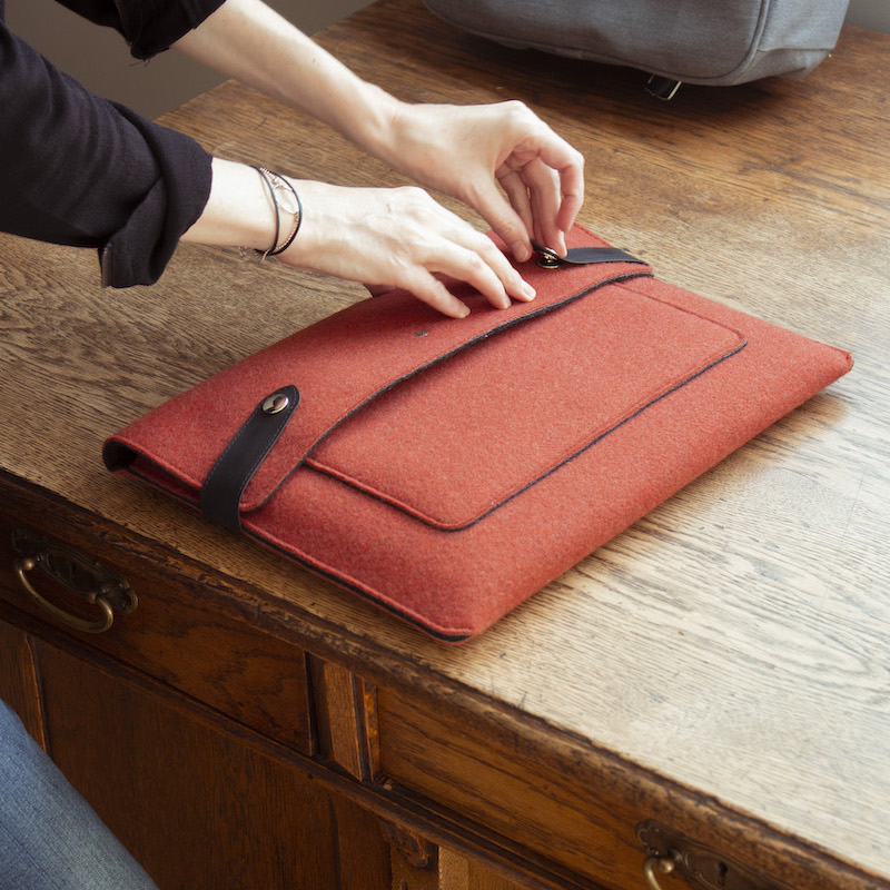 pochette d'ordinateur rouge made in france