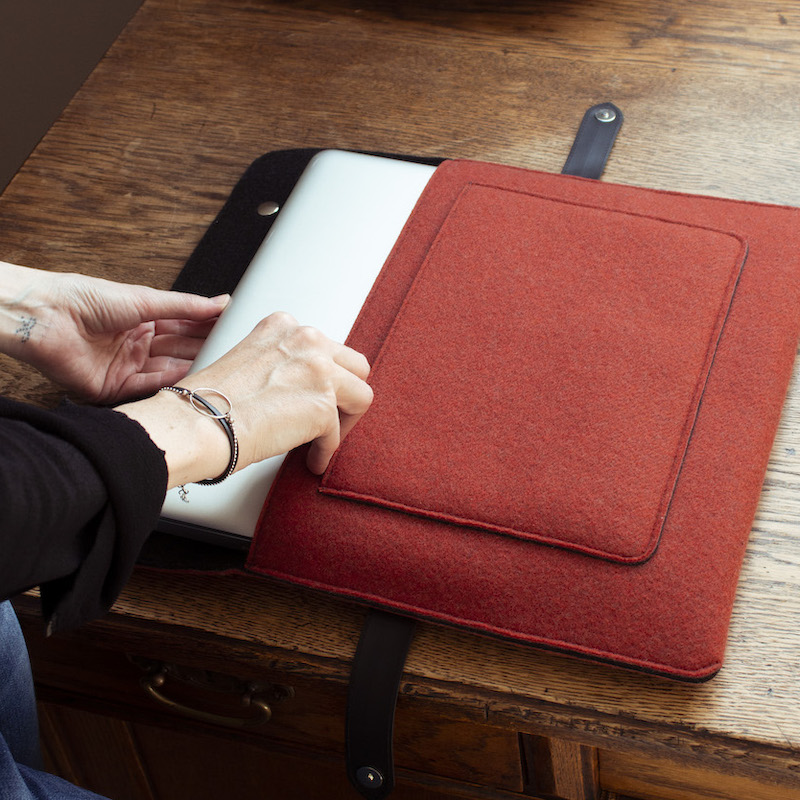 pochette d'ordinateur rouge brique fabrication france