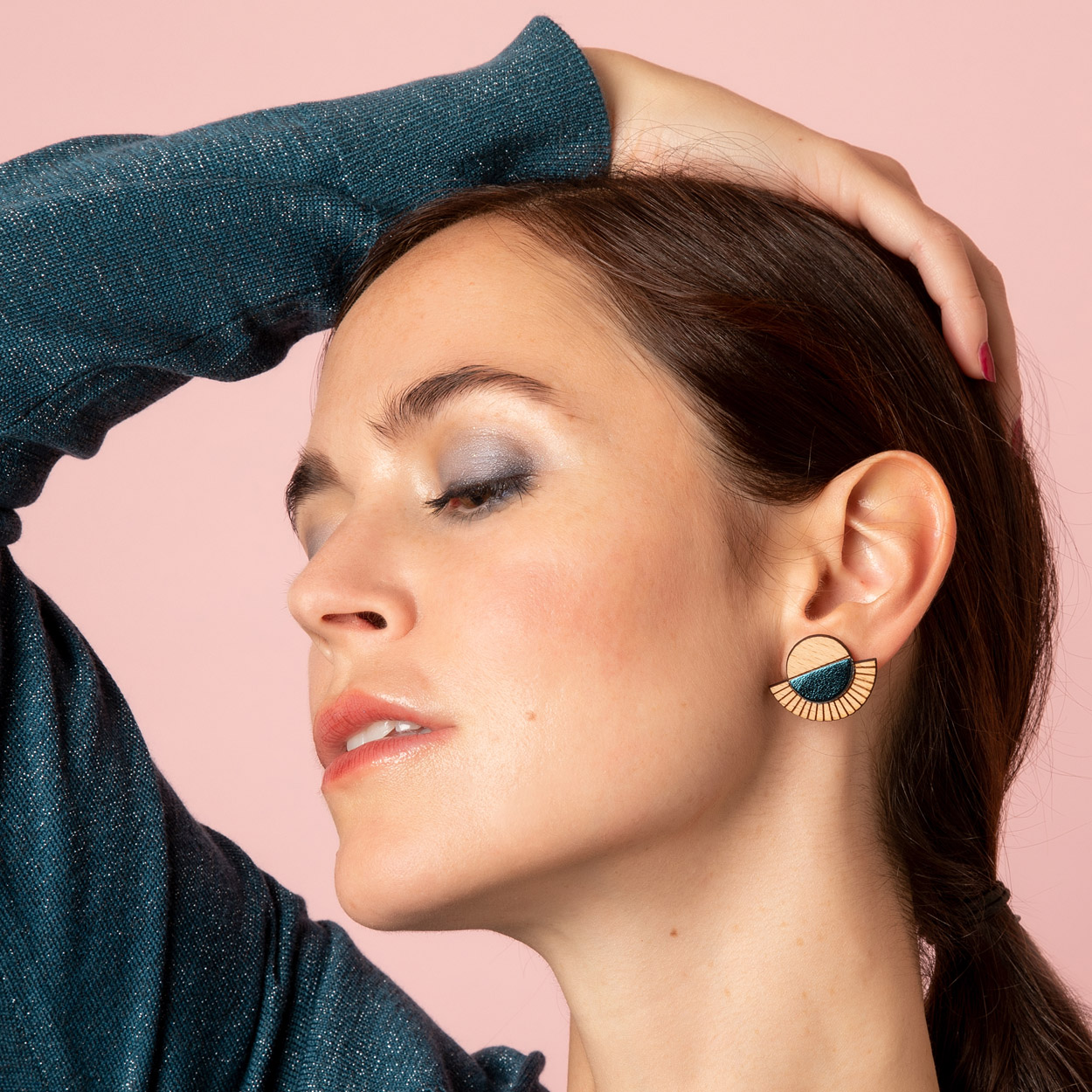 Puces d'oreilles en bois et cuir AZTÈQUE Bleu pétrole 4