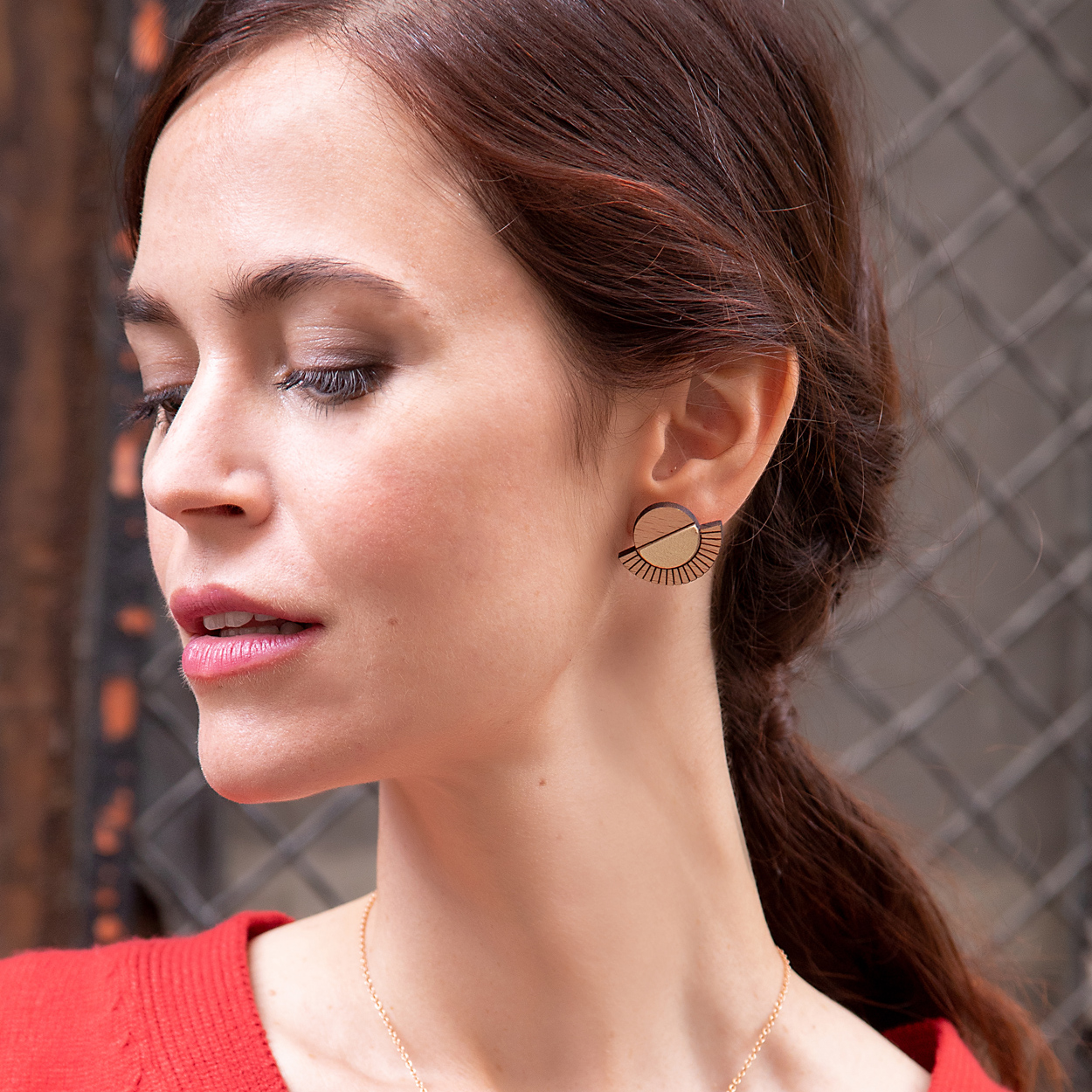 Puces d'oreilles en bois et cuir AZTÈQUE or 5