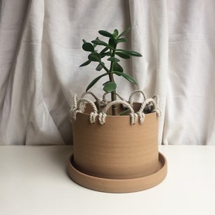 Pot céramique 100% française à anses en macramé - Pièce unique