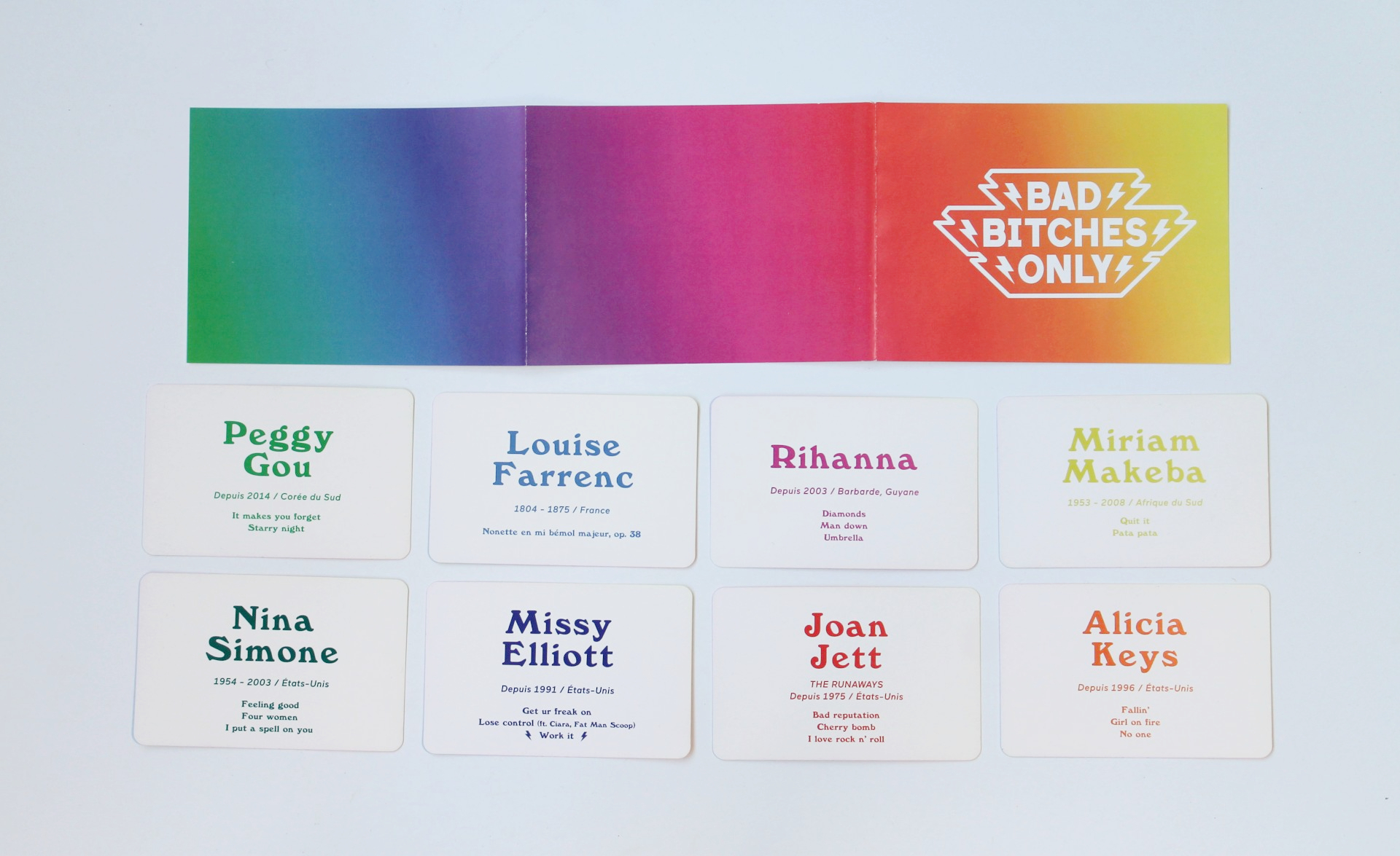 Cartes et livret déplié du jeu Bad Bitches Only - Music Edition