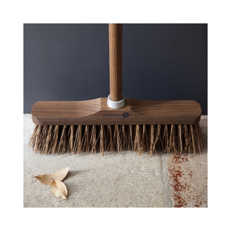 Balai en bois fabriqué en france, marron