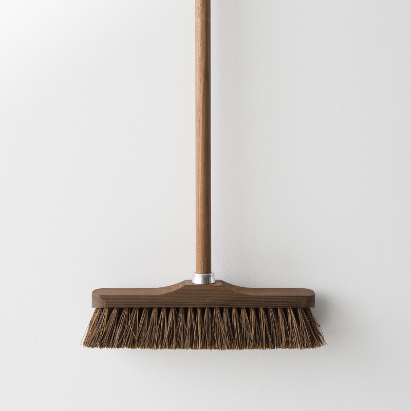 Balai en bois fabriqué en france, marron