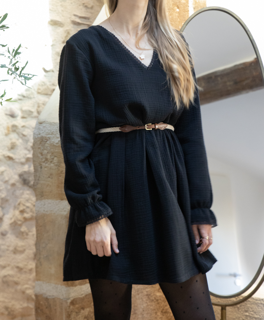 Petite Robe noire double gaze de coton biologique et dentelle