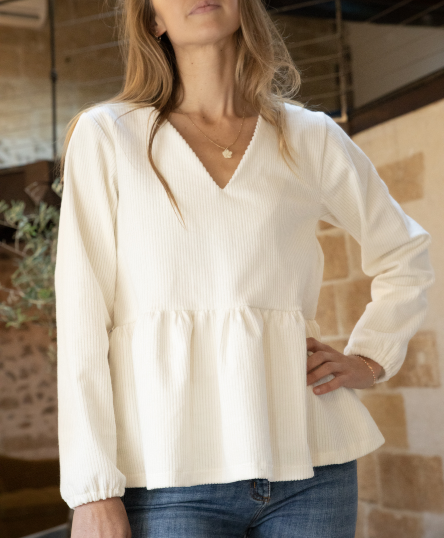 Blouse écru en velours cotelé en coton biologique GOTS col V forme peplum