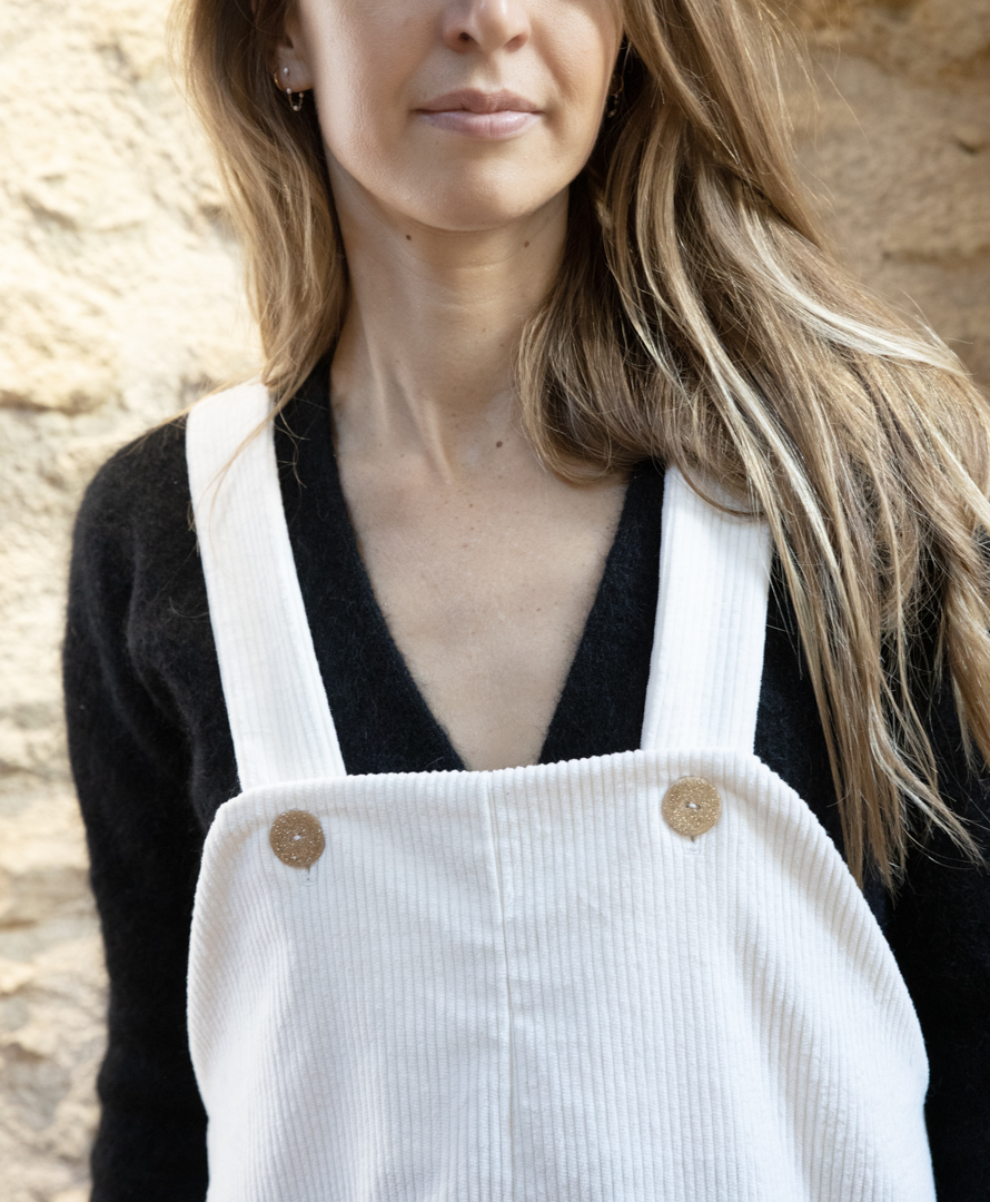 Robe chasuble salopette ecru en velours côtelé coton biologique GOTS - fabriquée en France