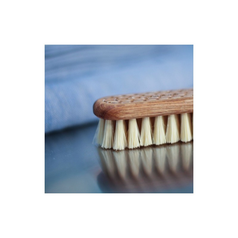 Brosse à ongles en bois 4