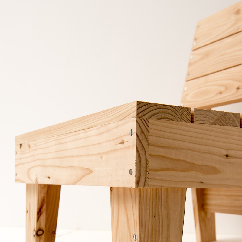 Chauffeuse de jardin en mélèze, fabriquée en France