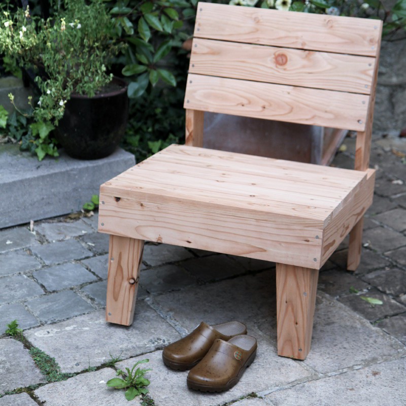 Chauffeuse de jardin en mélèze 5