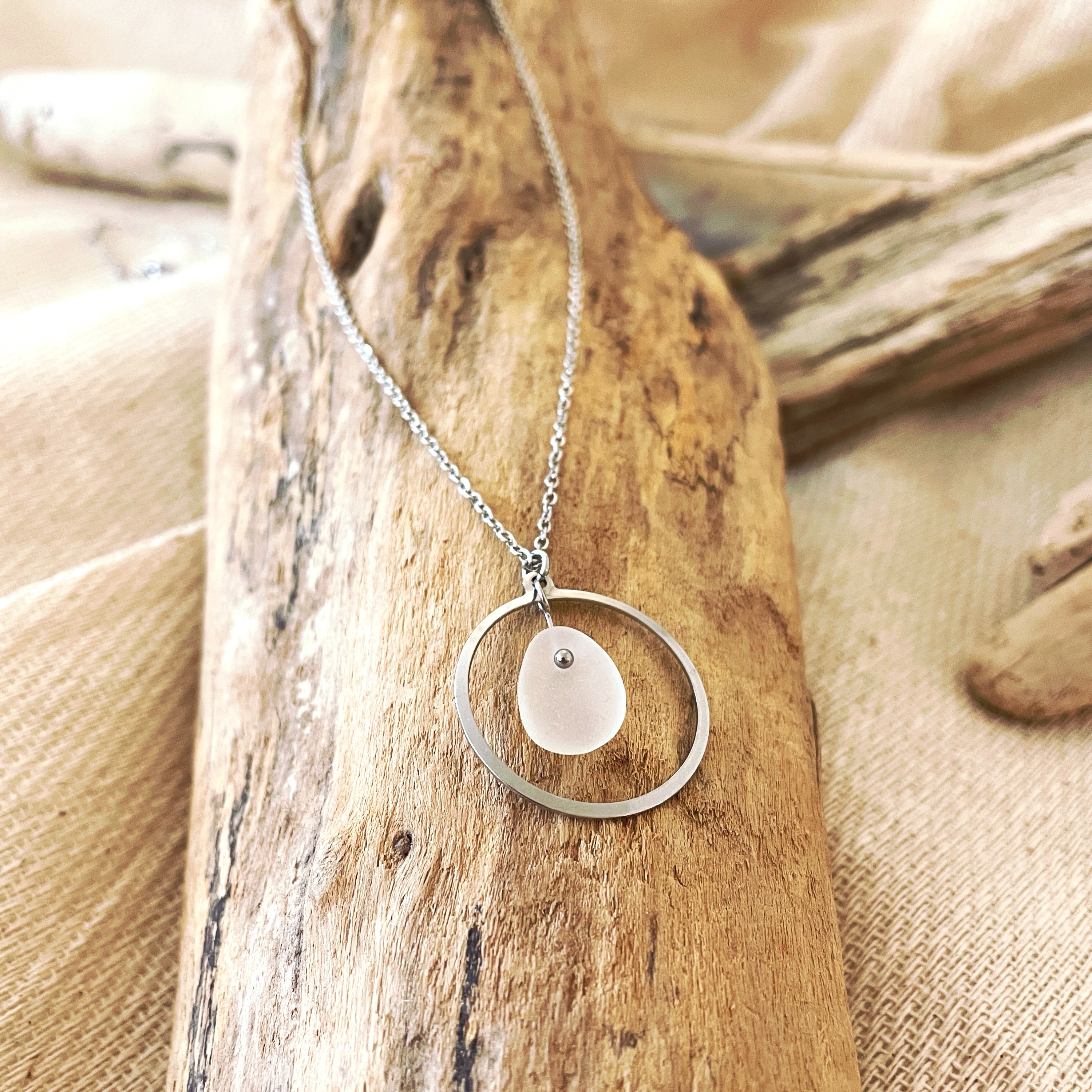 Collier ATOLL en verre dépoli des plages - PIÈCE UNIQUE ALÉATOIRE 2