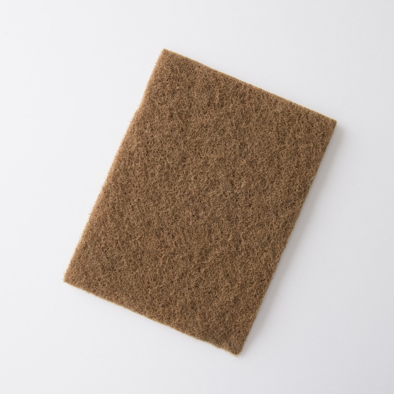 Grattoir à récurer en matière recyclée Iris Hantverk, fabriquée en Suède