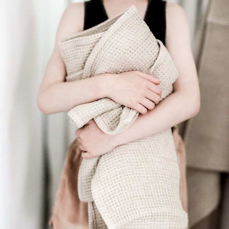 Serviette en lin lavé gaufré naturel - 100 x135 cm, fabriquée en France