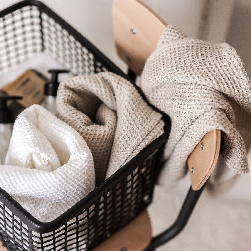 Serviette en lin lavé gaufré naturel - 100 x135 cm, fabriquée en France