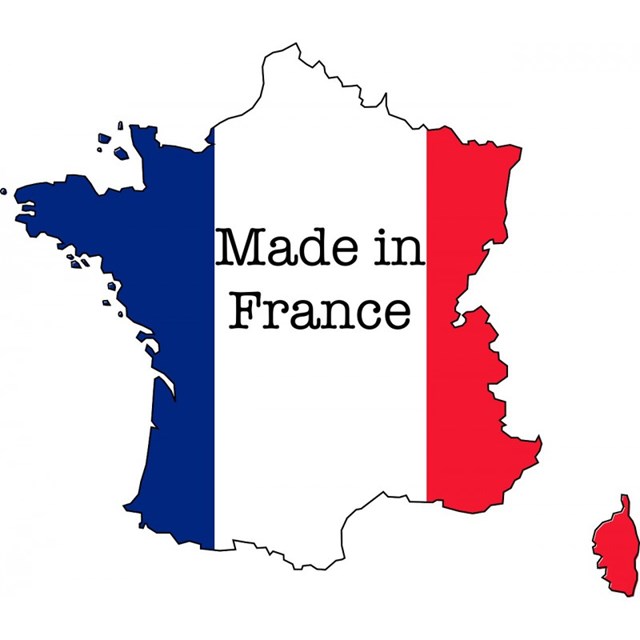 Table de jardin en mélèze, fabriquée en France