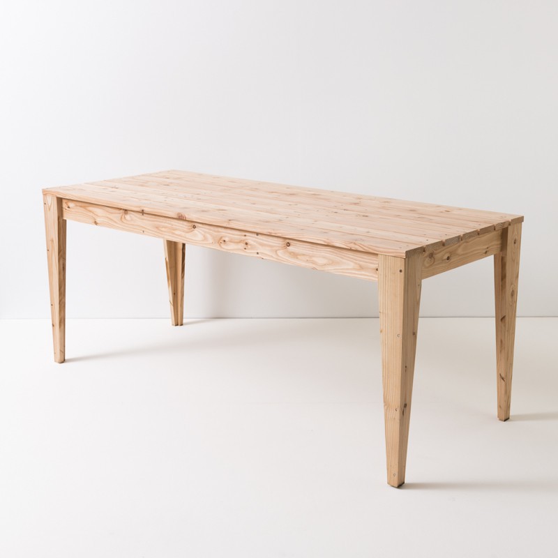 Table de jardin en mélèze, fabriquée en France