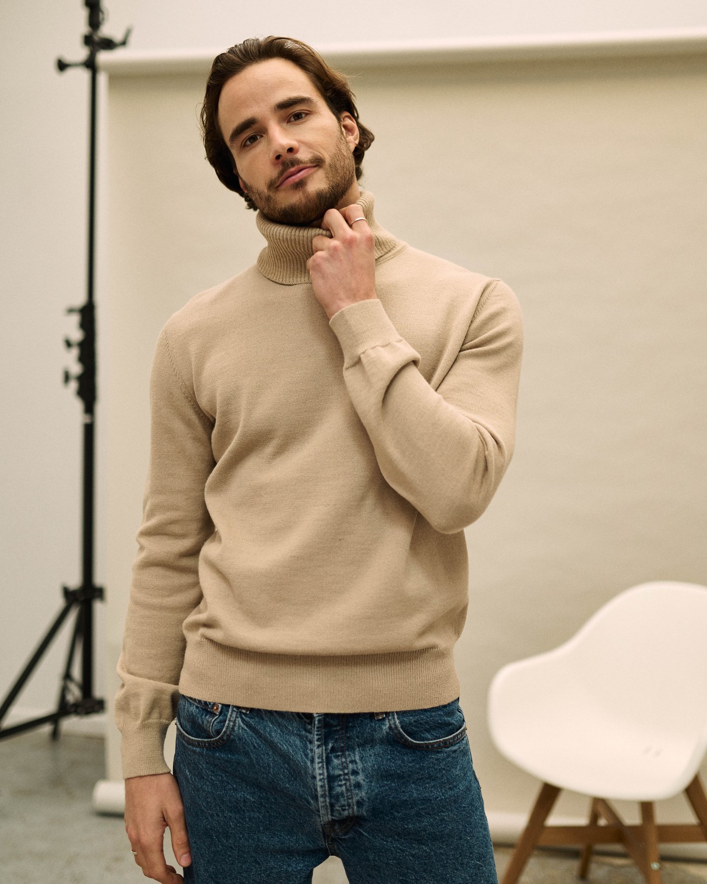 col roulé homme beige perus