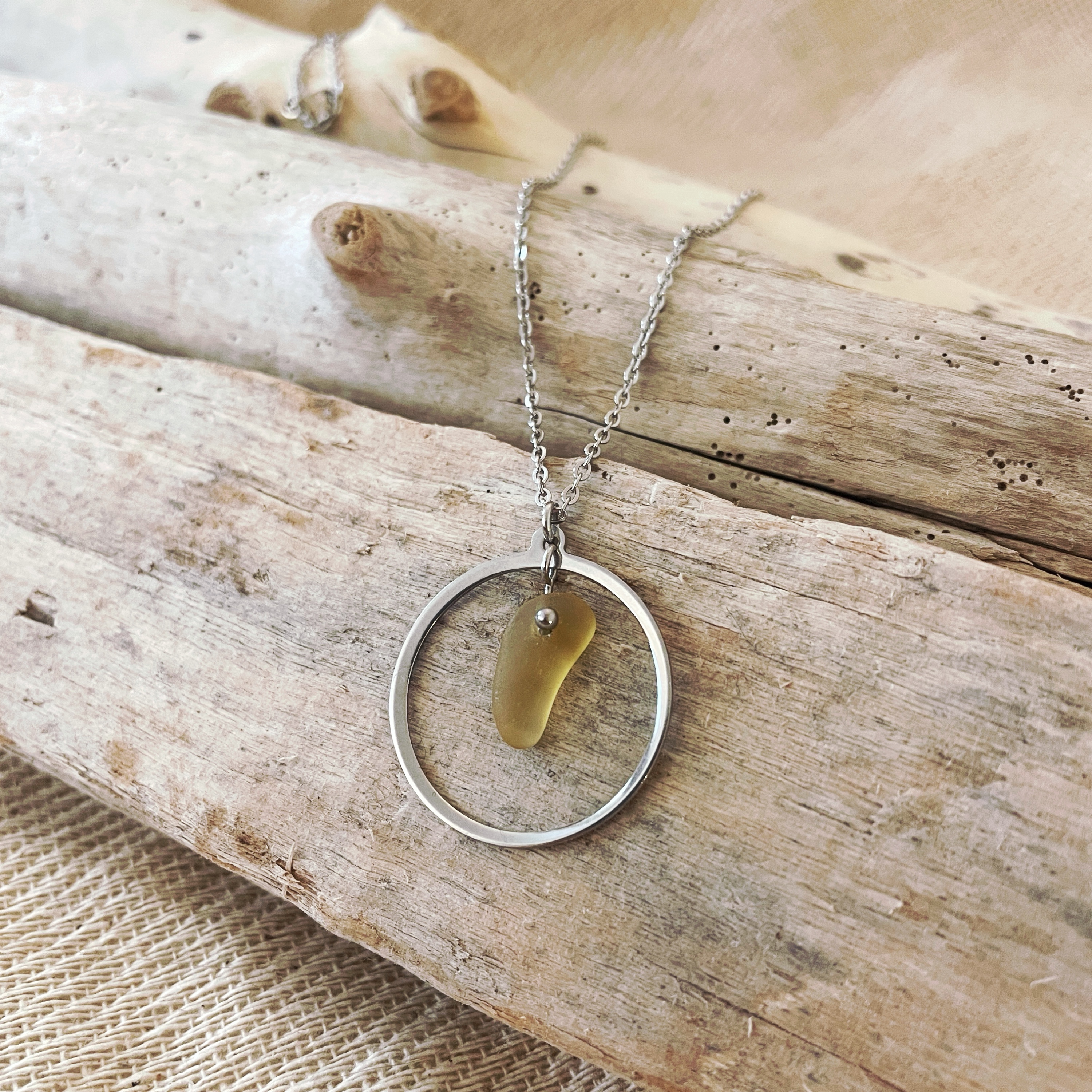 Collier ATOLL Ambre en verre de mer 2