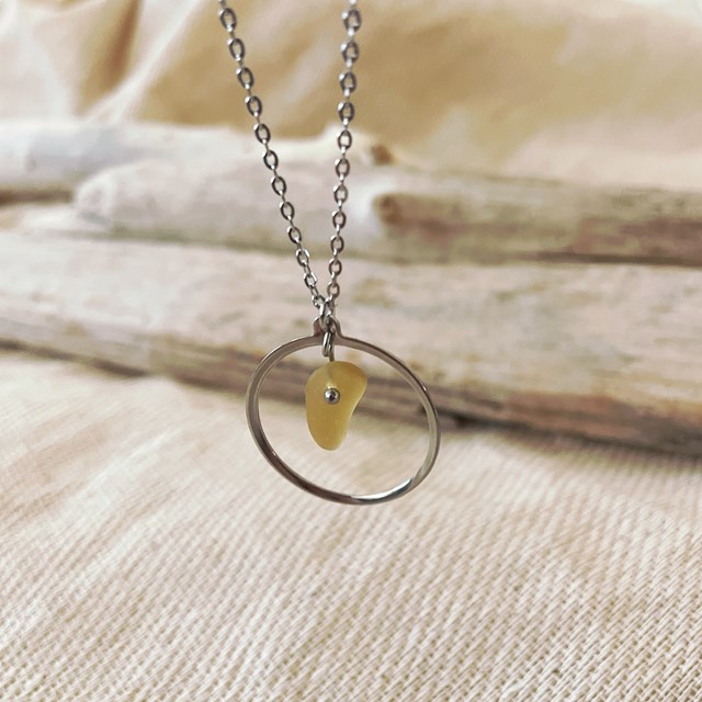 Collier ATOLL Ambre en verre de mer 3