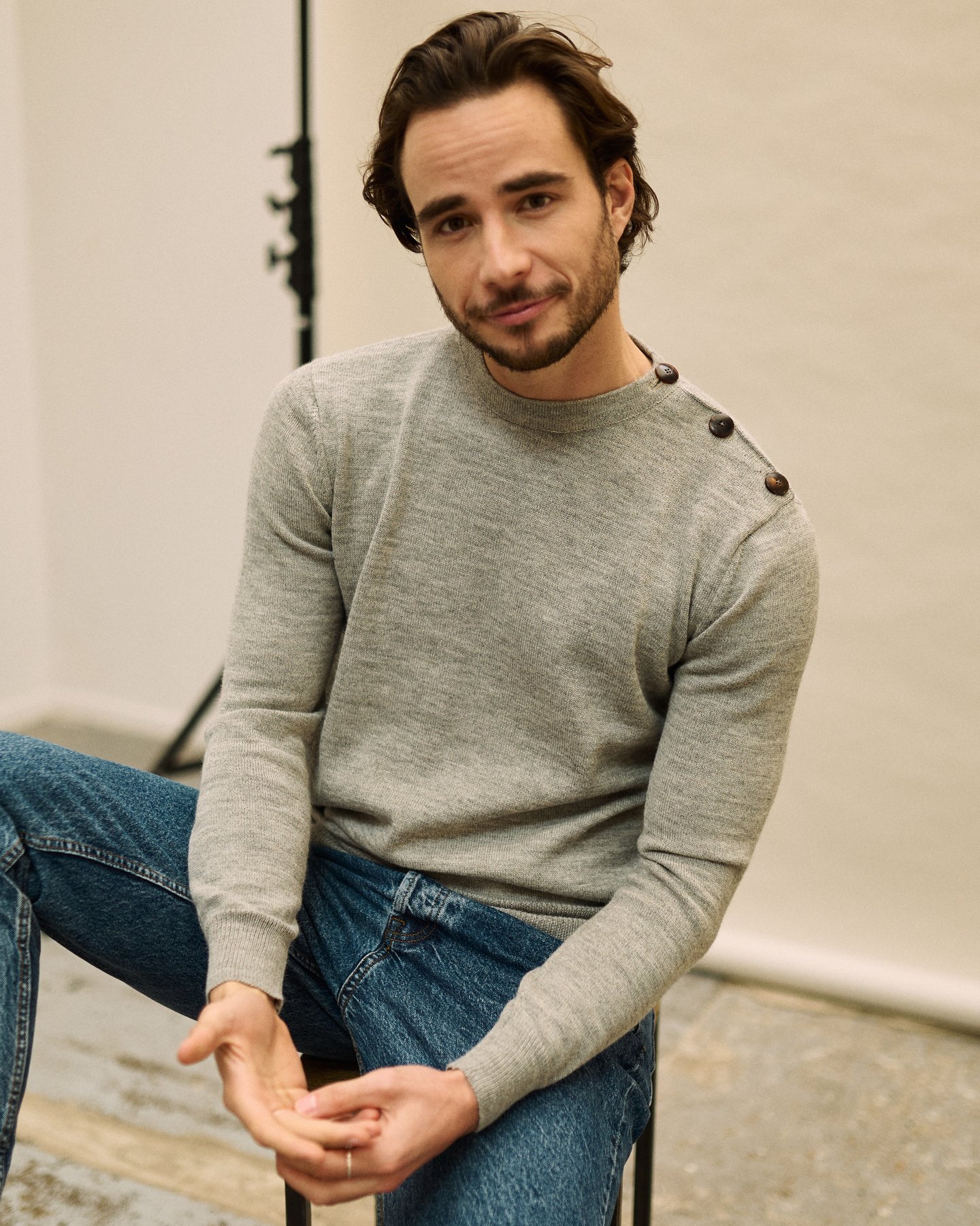 col bouton homme gris perus