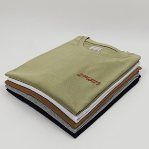 T-Shirt bio brodé à la main en fonction de vos envies - Made in Paris ♡