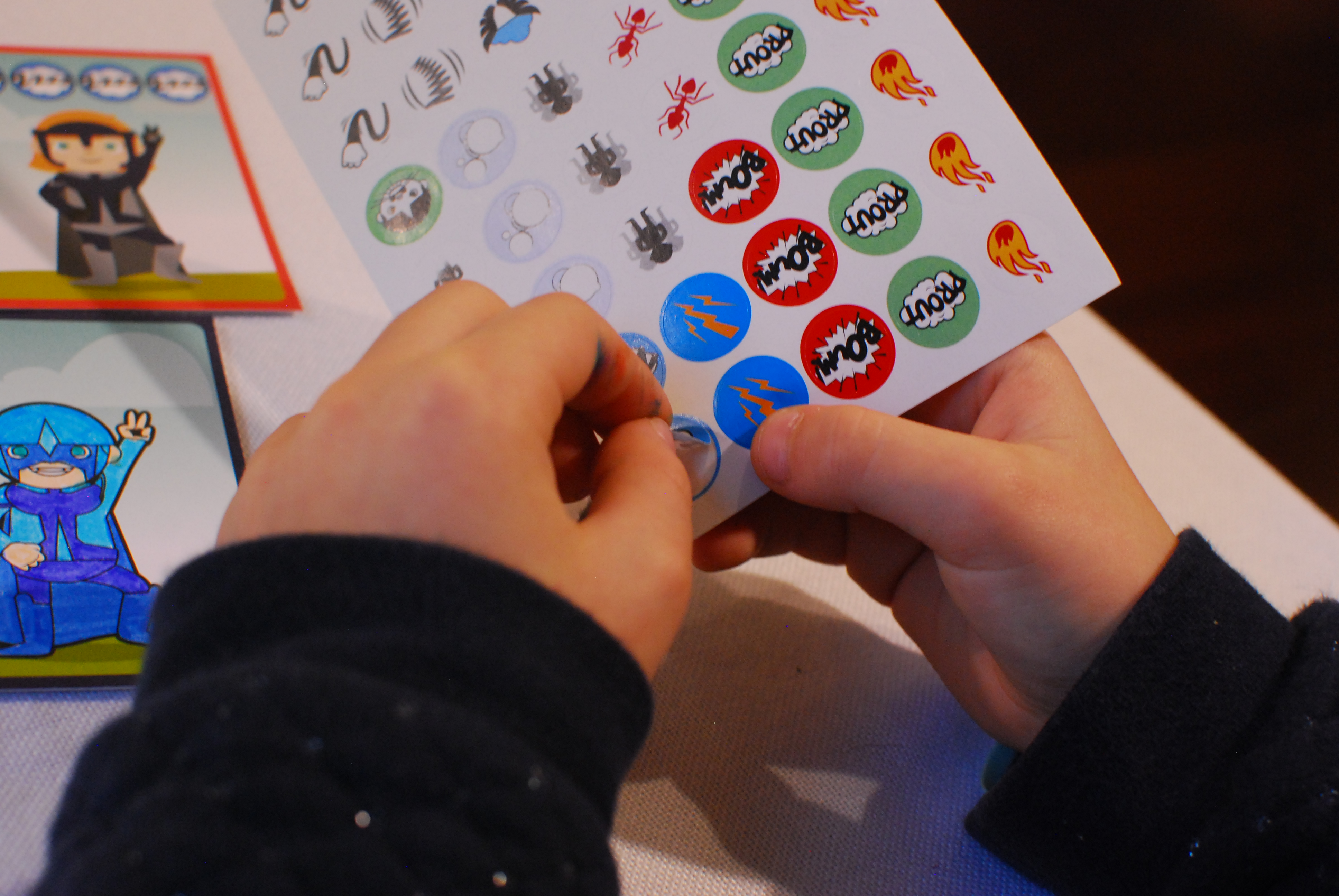 Super Bataille le jeu de bataille créatif à personnaliser grâce aux autocollant