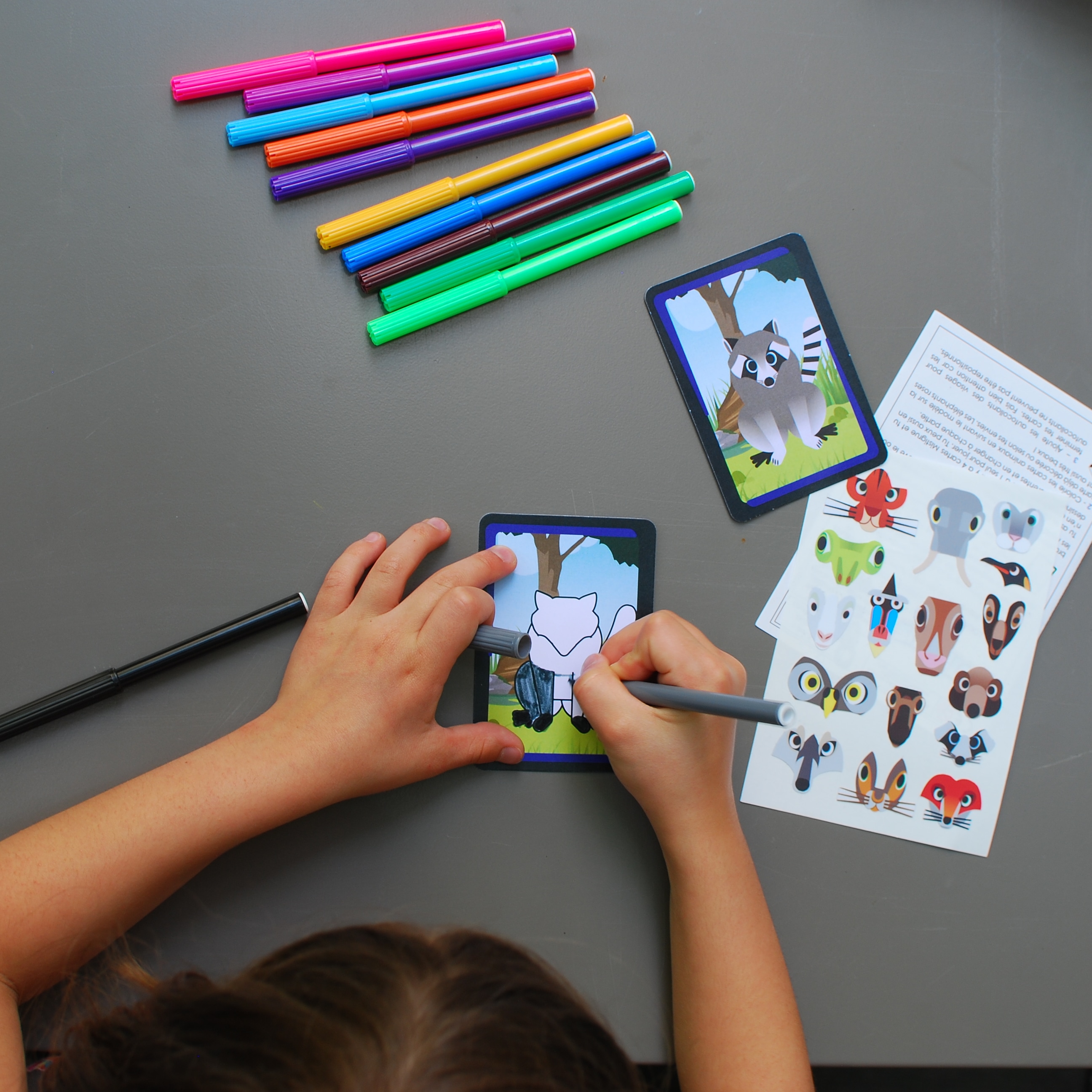 Mistigrue le mistigri créatif à personnaliser avec des coloriages des dessins et des autocollants