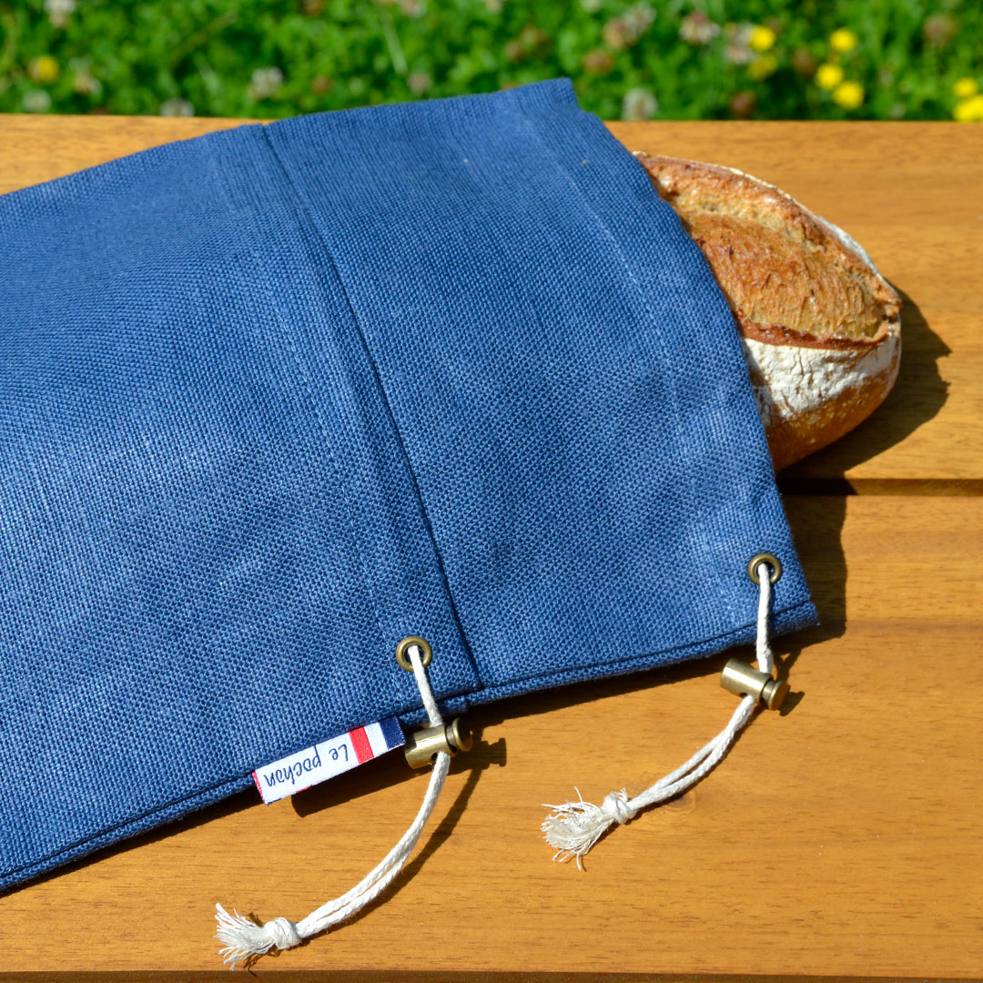 Sac à pain le pochon bleu avec pain à l'intérieur