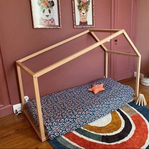 Lit cabane montessori en bois 90x190 cm chambre sous pente