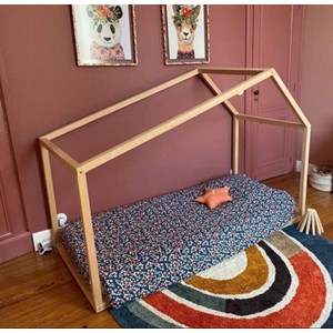 Lit cabane montessori en bois 90x190 cm chambre sous pente