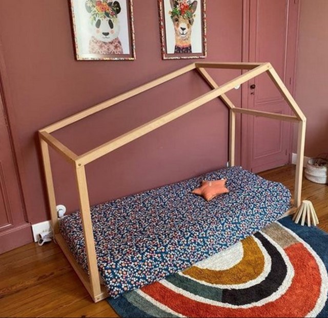 Lit cabane montessori 90x190 cm en bois pour chambre sous pente